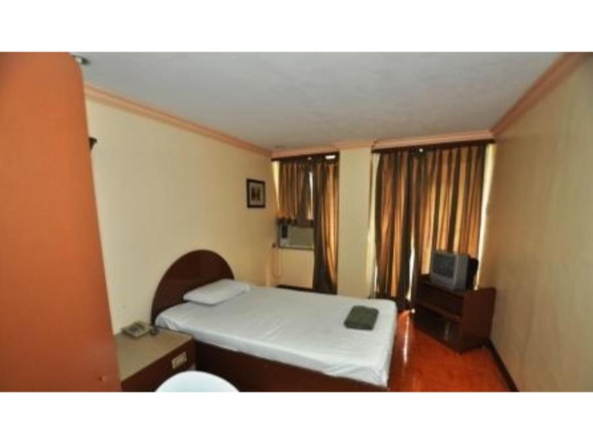 Oyo 672 Capitol Tourist Inn Cebu Екстериор снимка