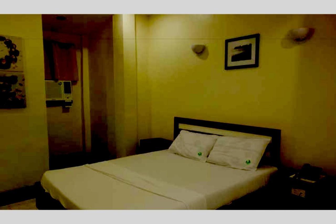 Oyo 672 Capitol Tourist Inn Cebu Екстериор снимка