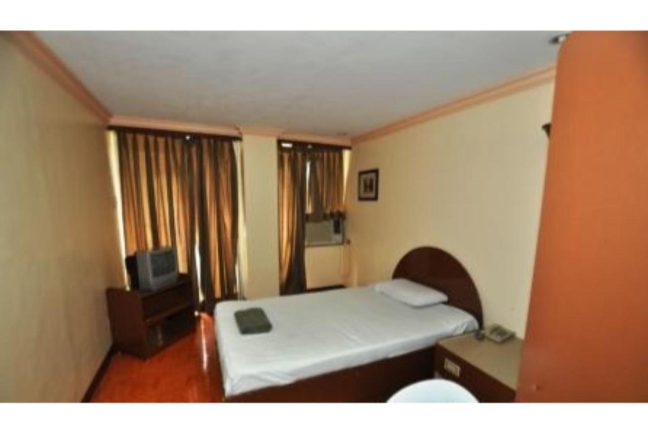 Oyo 672 Capitol Tourist Inn Cebu Екстериор снимка