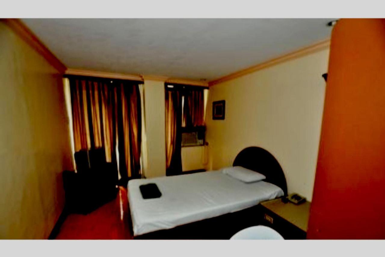 Oyo 672 Capitol Tourist Inn Cebu Екстериор снимка